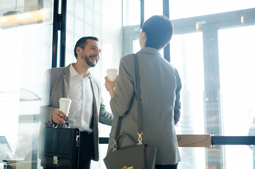 leaving-cafe_1098-14886